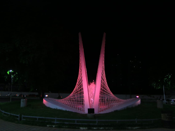 Após 18 anos, fonte da Praça José Ilânio Couto Gondim, em Juazeiro do Norte, é reativada