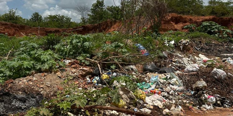 Comunidade cobra ação do poder público em estrada vicinal que liga Juazeiro do Norte e Barbalha