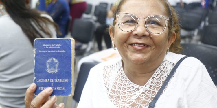 Mutirão do Governo do Ceará disponibiliza mais de 700 vagas para inclusão de mulheres no mercado de trabalho