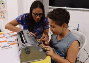 Estudantes participam de atividade sobre Sistema Braille
