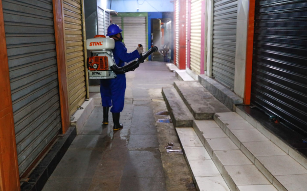 Mercado do Pirajá passa por dedetização