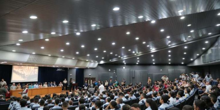 Seduc realiza aula inaugural da iniciativa PreparaITA para alunos de escolas militares