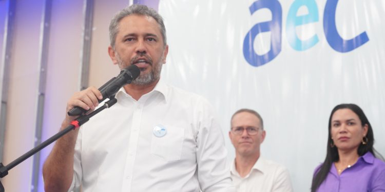 Governador Elmano participa da inauguração da expansão de empresa no Cariri que gerará mais de mil novos empregos