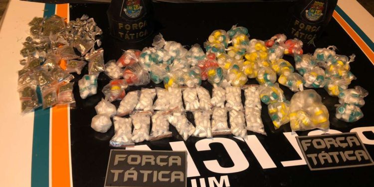 Quatro suspeitos de tráfico de drogas são presos com cocaína e maconha em ações da PMCE em Iguatu