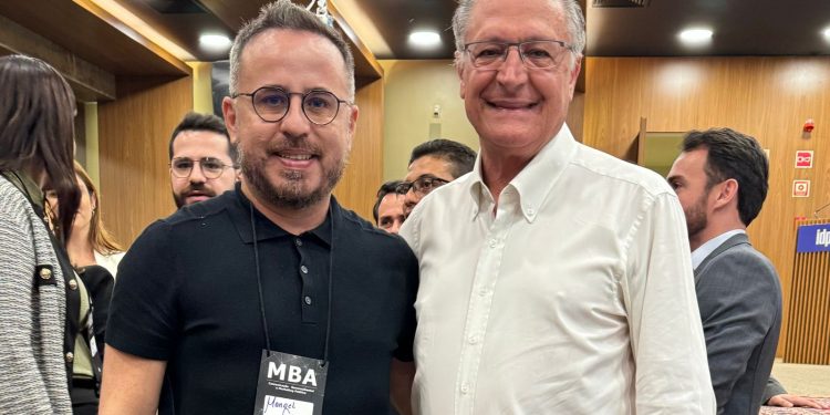 Caririense conclui a maior pós-graduação de Marketing Político do Brasil