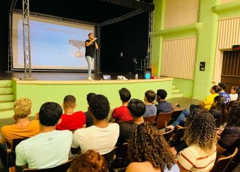 Primeira aula do Programa Bolsa Jovem Barbalha 2024 aborda Saúde, Sexualidade e Relações de Gênero