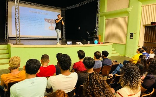 Primeira aula do Programa Bolsa Jovem Barbalha 2024 aborda Saúde, Sexualidade e Relações de Gênero