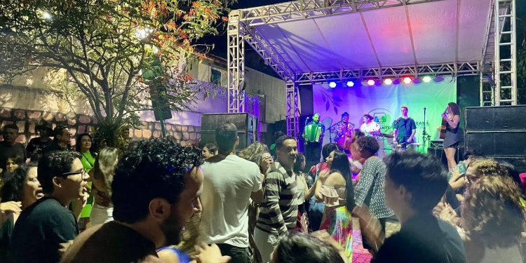 Arraiá do Caldas agita público e leva muito forró ao sopé da Chapada do Araripe