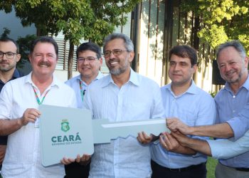 Governo do Ceará entrega novos veículos para reforço de fiscalização da Adagri