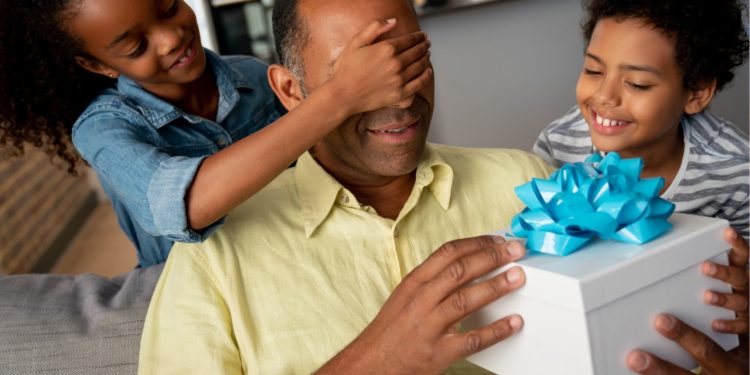 59,8% das pessoas irão comprar presente para o Dia dos Pais, aponta pesquisa da CDL Juazeiro do Norte