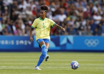 Brasil enfrenta Espanha em busca de vaga nas quartas de final