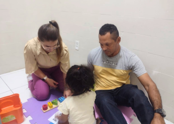 “Amor que une e transforma”: presença de pais durante tratamento de filhos autistas fortifica laços de afeto