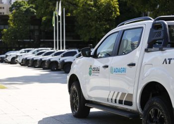 Com investimento de mais de R$ 1,3 milhão, Governo do Ceará entrega novos veículos para Adagri