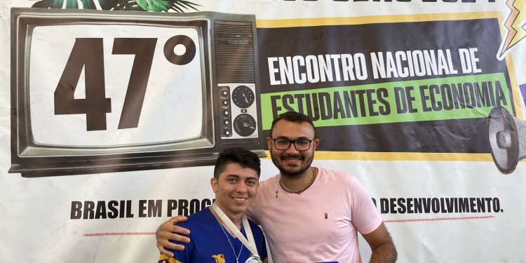 Estudantes do Curso de Economia da URCA são premiados no ENECO, no Rio de Janeiro