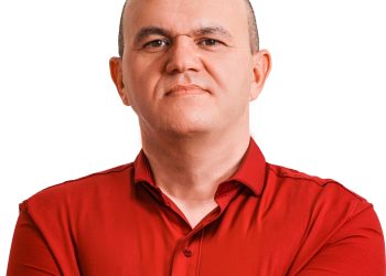 Zé Paulino solicita registro de candidatura a prefeitura de Araripe