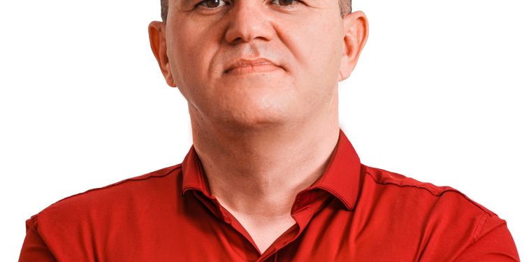 Zé Paulino solicita registro de candidatura a prefeitura de Araripe