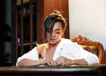 Debora Lee lança “Eu e Você até o Fim” em Homenagem à Calcinha Preta