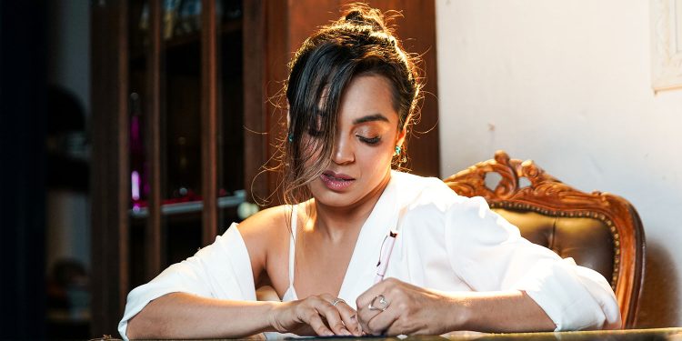 Debora Lee lança “Eu e Você até o Fim” em Homenagem à Calcinha Preta