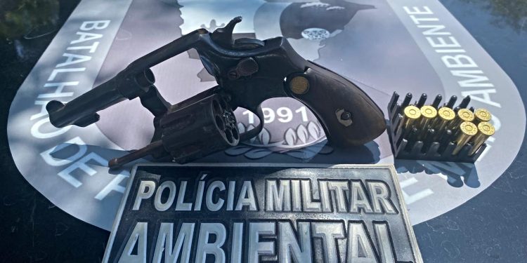 PMCE prende em flagrante suspeito com arma de fogo e munições na cidade de Juazeiro do Norte