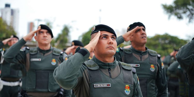 Operação Eleições 2024: 1.274 militares que reforçarão segurança nas eleições municipais embarcam para o interior do Estado