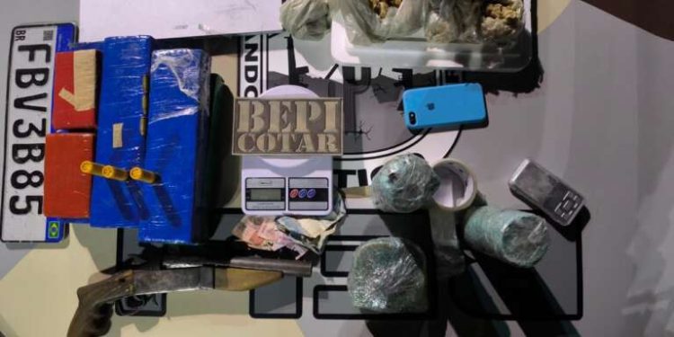 Suspeito de tráfico de drogas, porte ilegal de arma e adulteração de chassi é preso pela PMCE em Icó