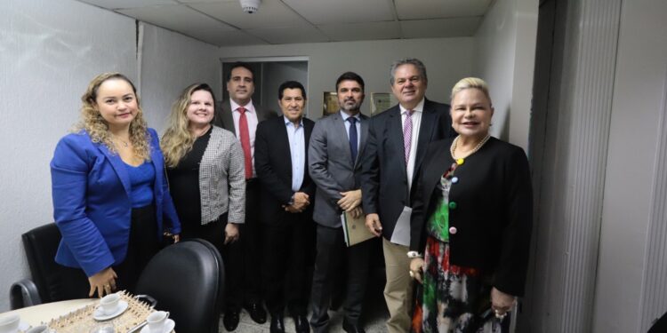 MP do Ceará pede que Assembleia Legislativa amplie debate com a população antes de votar projetos de lei sobre pulverização aérea de agrotóxicos