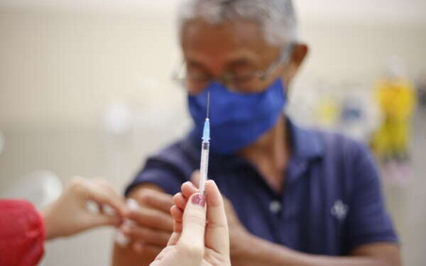 Dezembro Vermelho: conheça as vacinas que protegem contra ISTs