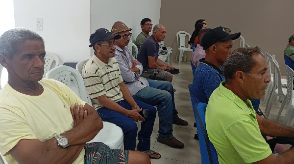 Agricultores de Juazeiro do Norte participam de capacitação sobre alimentação escolar