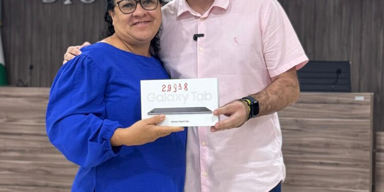 Prefeitura de Missão Velha entrega tablets aos Agentes Comunitários de Saúde