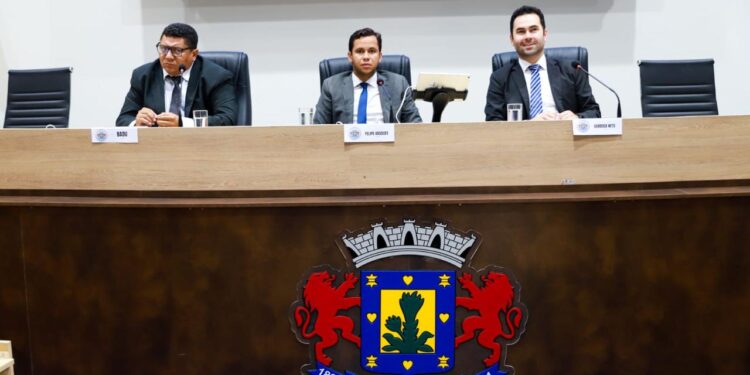 Câmara Municipal de Juazeiro do Norte discute problemas na saúde e infraestrutura durante sessão ordinária