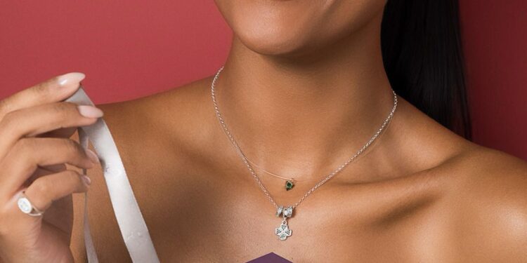 Mercado em expansão: como as vendas de semijoias fortalecem a economia e garantem rendas para as famílias