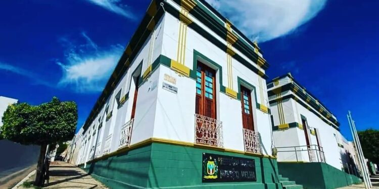 Juiz de Missão Velha recebe esclarecimentos do município em relação à licitação do lixo e revoga liminar de suspensão da licitação