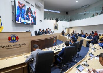 Câmara de Juazeiro do Norte aprova reajuste para profissionais do magistério e debate demandas da população