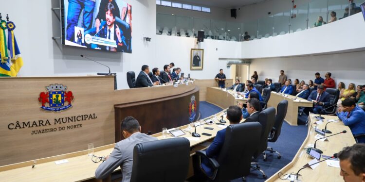 Câmara de Juazeiro do Norte aprova reajuste para profissionais do magistério e debate demandas da população