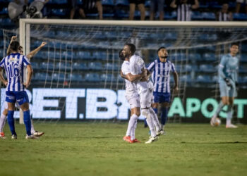 Copa do Nordeste: Dieguinho marca no fim e Ceará vence o CSA, no PV