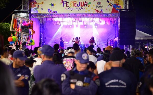Festejuá reúne grande público e anima foliões na Avenida Ailton Gomes