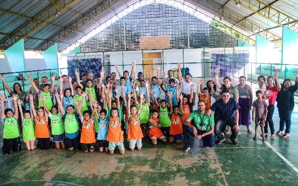 Projeto Esporte Superação realiza aula inaugural de Futsal na Escola Nazinha Garcia