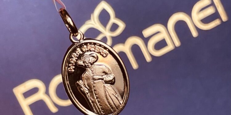 Com medalha feita exclusivamente para Juazeiro do Norte, loja oficial da Rommanel abre neste sábado