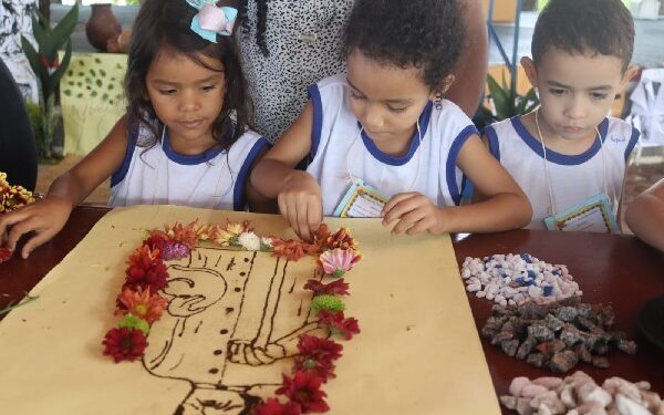 Estudantes da rede municipal realizam exposição artística no encerramento do Projeto Padre Cícero 2025