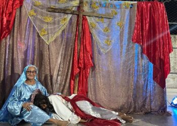 Estudantes da EJA apresentam espetáculo sobre a Paixão de Cristo