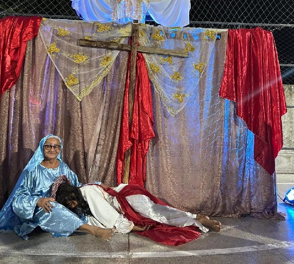 Estudantes da EJA apresentam espetáculo sobre a Paixão de Cristo