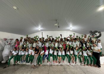 Farias Brito realiza entrega de 2 mil ovos de Páscoa para alunos da rede municipal