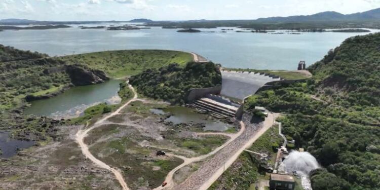Açude Orós sangra após 14 anos: abundância e renovação para o sertão cearense