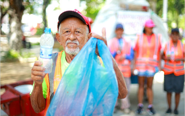 Juazeiro do Norte realiza recadastramento de catadores que atuam no Aterro Municipal