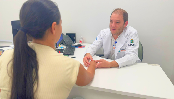Especialista fala sobre causas, sintomas e medidas para reduzir riscos do câncer de ovário
