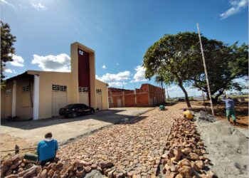 Infraestrutura segue com tapa-buracos, desobstruções e reparos em calçamento em Juazeiro do Norte