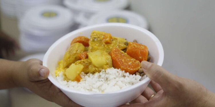 Taxas de pobreza e extrema pobreza atingem os menores valores da série histórica em 2024 no Ceará