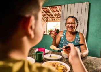 Mais de 624 mil cearenses superam a pobreza e a extrema pobreza em dois anos