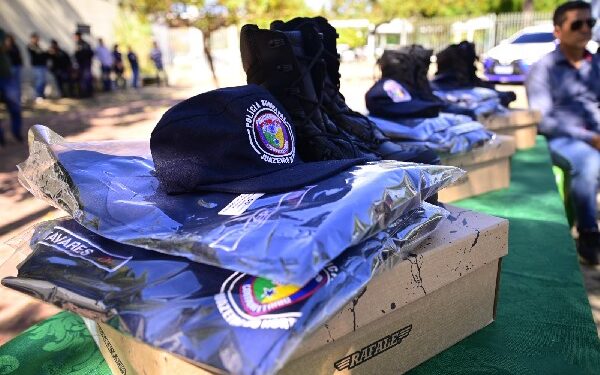 Guarda Civil Metropolitana de Juazeiro recebe novos fardamentos como parte do fortalecimento da segurança pública