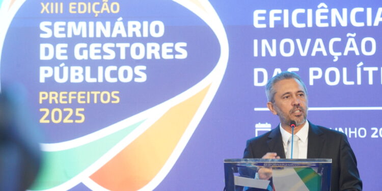 Elmano de Freitas anuncia criação de sistema integrado entre forças de segurança e guardas municipais